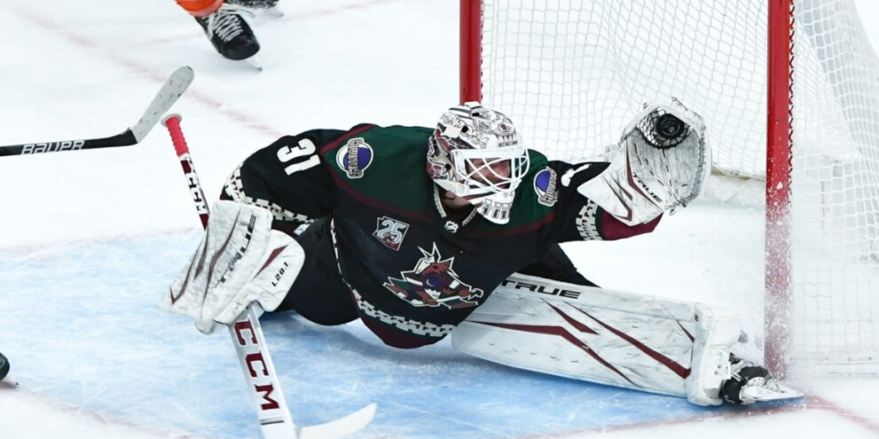 Comox-born Adin Hill making a great save for the Arizona Coyotes