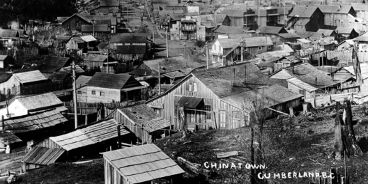 A historical photo of Chinatown in Cumberland in 1910.